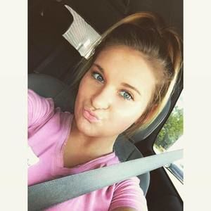 Meet your Posher, Brooke