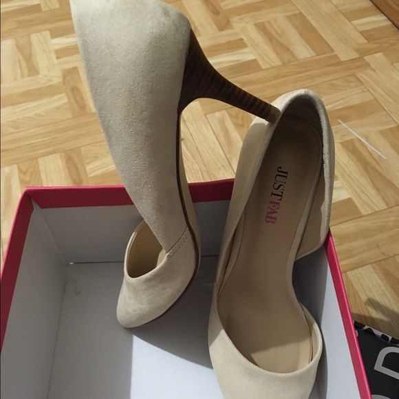 Pointy heels - Picture 2 of 3
