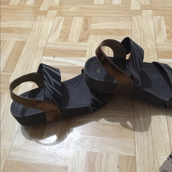 Comfy Sandals - Picture 2 of 3