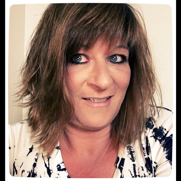 Meet your Posher, Lisajune - Picture 3 of 4