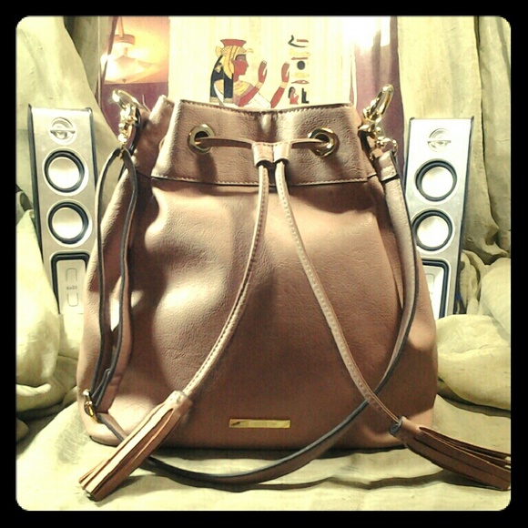 Liz Claiborne Bucket Crossbody Bag - Picture 1 of 4