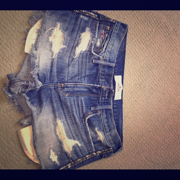 ADORABLE HIGH RISE JEAN SHORTS!!