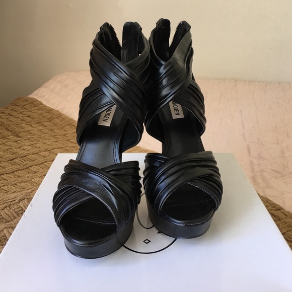 Steve Madden Black Pumps
