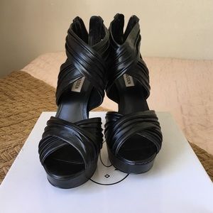 Steve Madden Black Pumps