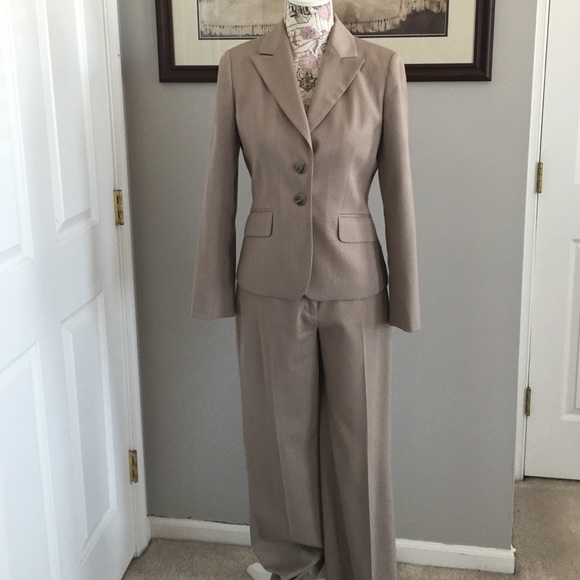 SOLD locally Ann Taylor 2 Piece Suit - Picture 1 of 4