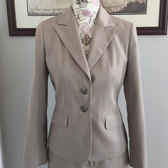 SOLD locally Ann Taylor 2 Piece Suit - Picture 3 of 4