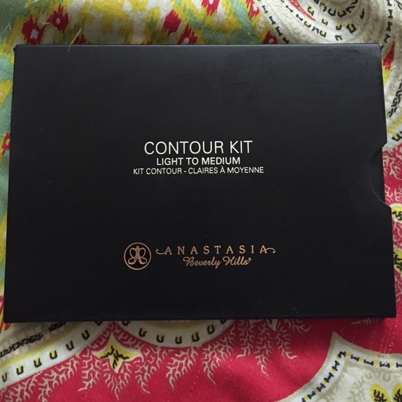 Anastasia Contour Kit light to medium
