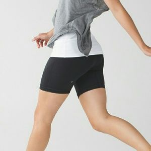 Lululemon sculpt shorts size 6
