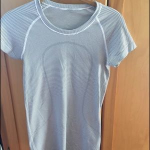 NWOT Lululemon Blk & Whte striped Swiftly