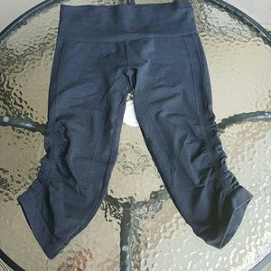 Lululemon in the flow crop size 4