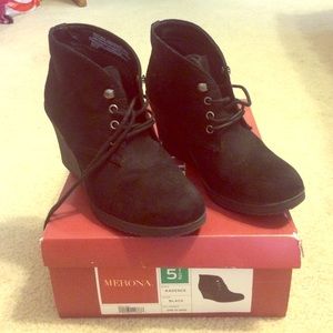 Black Merona closed toe wedges