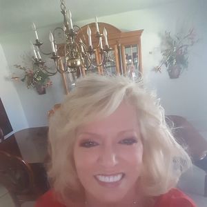 Meet your Posher, Lois