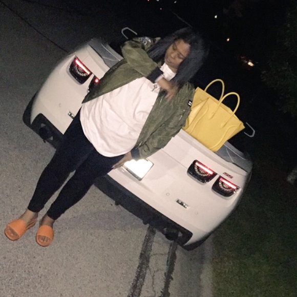 Meet your Posher, Alexis - Picture 4 of 4