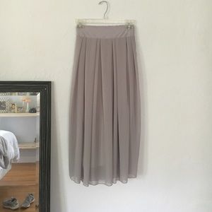 high-waisted grey skirt