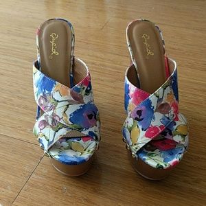 Qupid flower wedges