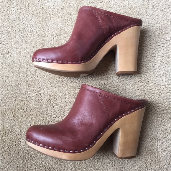Dolce Vita maroon booties