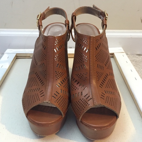 brown patterned wedges