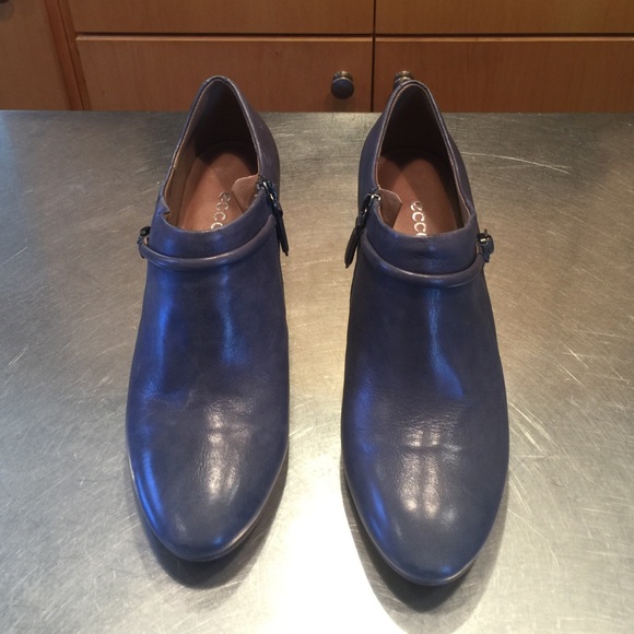 Ecco ankle boots size 37, or 7-71/2