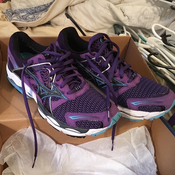 Mizuno "Wave Enigma" Running Shoes SIZE 8.5