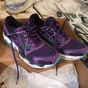 Mizuno "Wave Enigma" Running Shoes SIZE 8.5