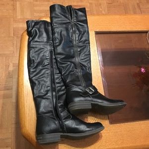 Size 8 medium black over the knee boots