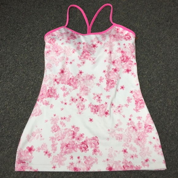 ❌❌SOLD❌❌❌Lululemon top size 6