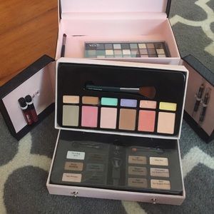 almost new! Ulta makeup kit (NOT SEPHORA)