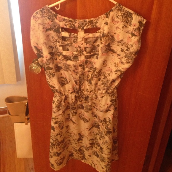 Dress - Picture 4 of 4