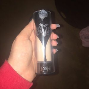 Kat Von D Lock-it Foundation