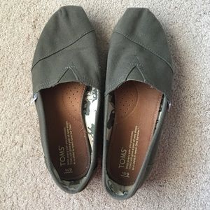 Olive Green Toms