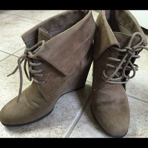❌SOLD❗️❌Suede Wedge Booties