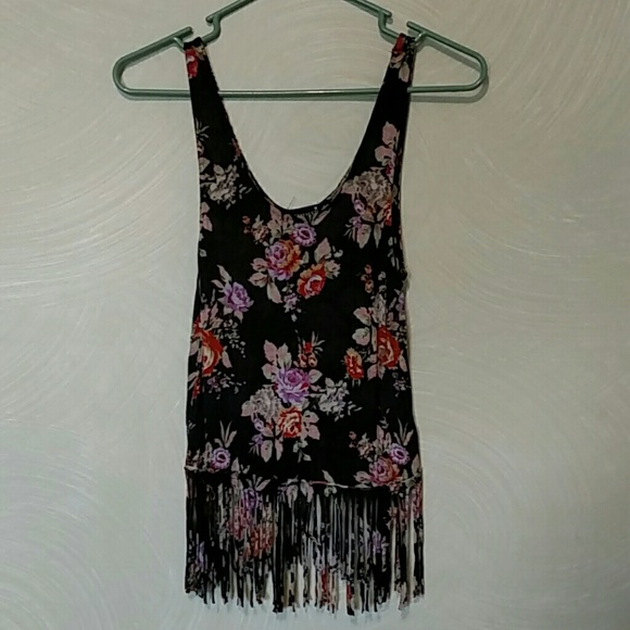 Floral print fringed tank top.