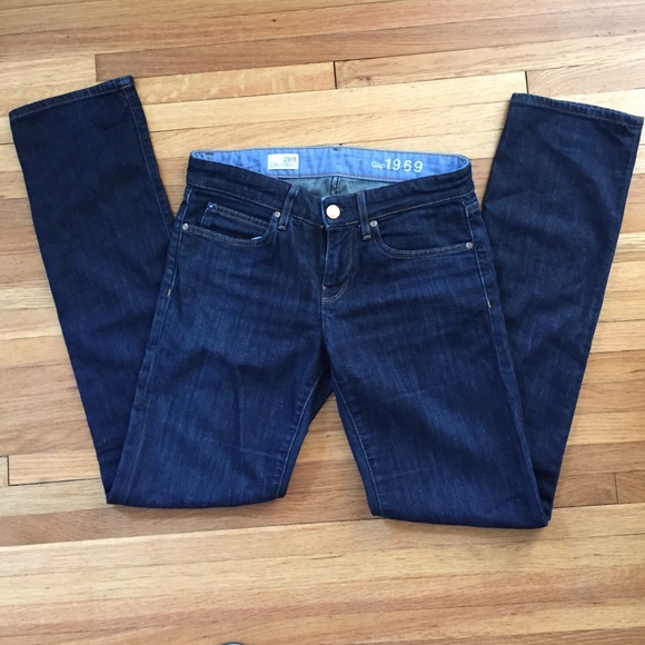 Gap 1969 straight leg dark wash jeans
