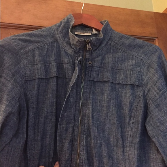 🎉HP 9/29/16🎉Denim Shirt Jacket - Picture 3 of 4