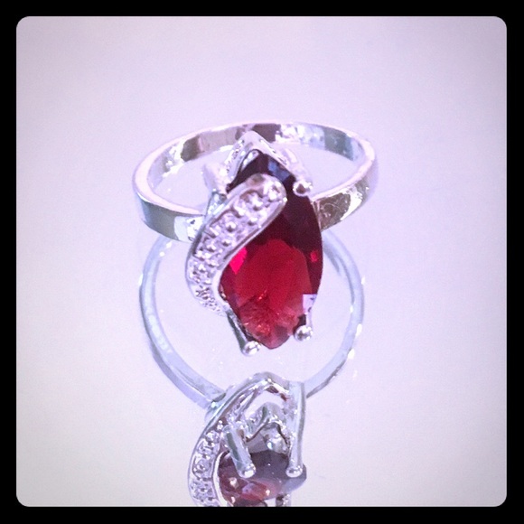 Beautiful red CZ stone sterling silver ring sz 5 - Picture 1 of 4