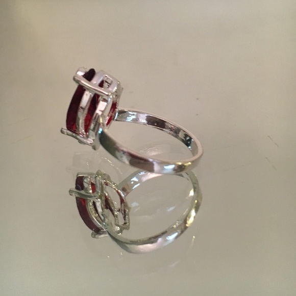 Beautiful red CZ stone sterling silver ring sz 5 - Picture 2 of 4