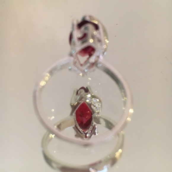 Beautiful red CZ stone sterling silver ring sz 5 - Picture 3 of 4