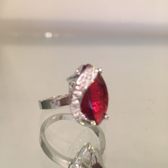 Beautiful red CZ stone sterling silver ring sz 5 - Picture 4 of 4