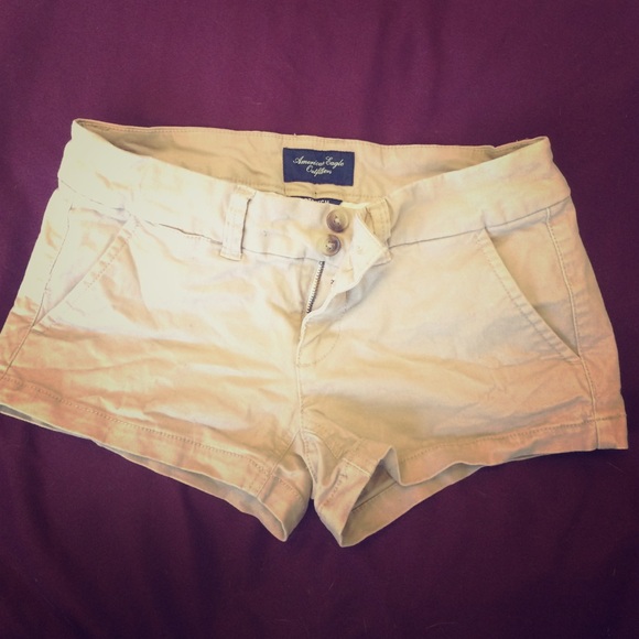 American Eagle kaki shorts