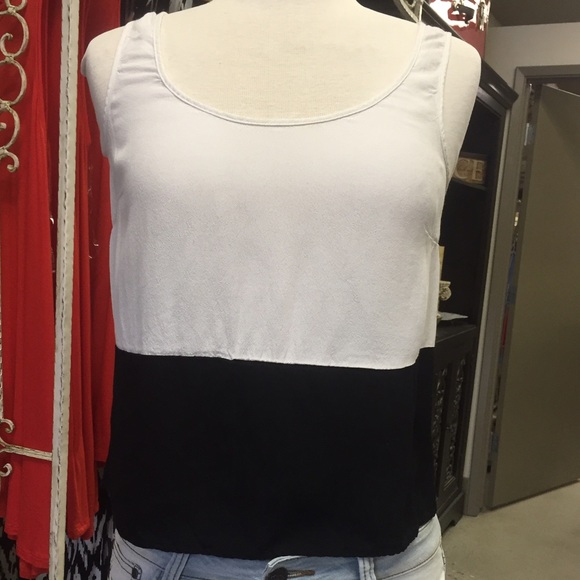Color block open back crop top - Picture 2 of 2