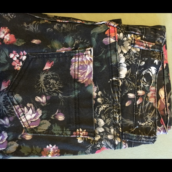 Worn once - Picture 2 of 2