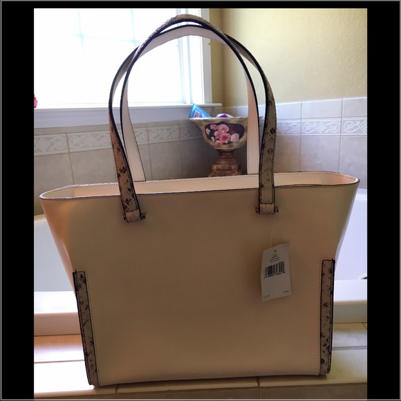 😍😍Kate Spade Purse😍😍 - Picture 2 of 4