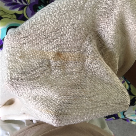 Cream scarf with fringes - Picture 3 of 4