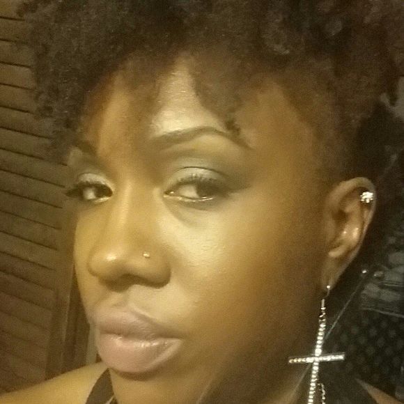 Meet your Posher, Valerie - Picture 1 of 1