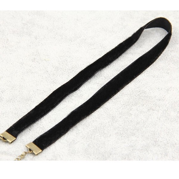 🌟RESTOCKED🌟💟Velvet Feel Choker💟 - Picture 2 of 4