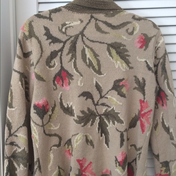 Sweater - Picture 4 of 4