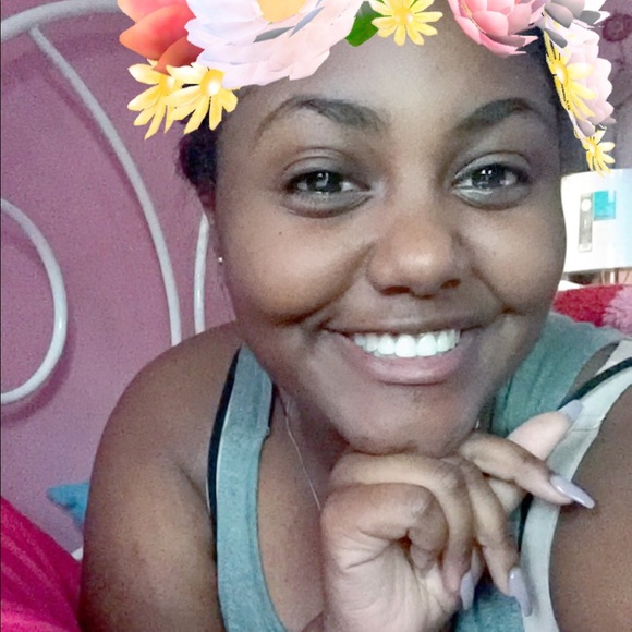 Meet your Posher, Danielle - Picture 1 of 1