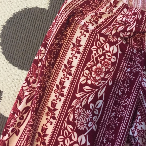 Red and White Pattern Pants - Picture 4 of 4