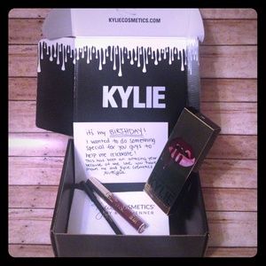 Kylie Lip Kit Birthday Edition Leo