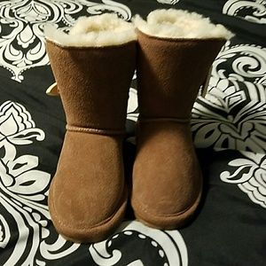 *FIRM* Brand New Bearpaw Boots